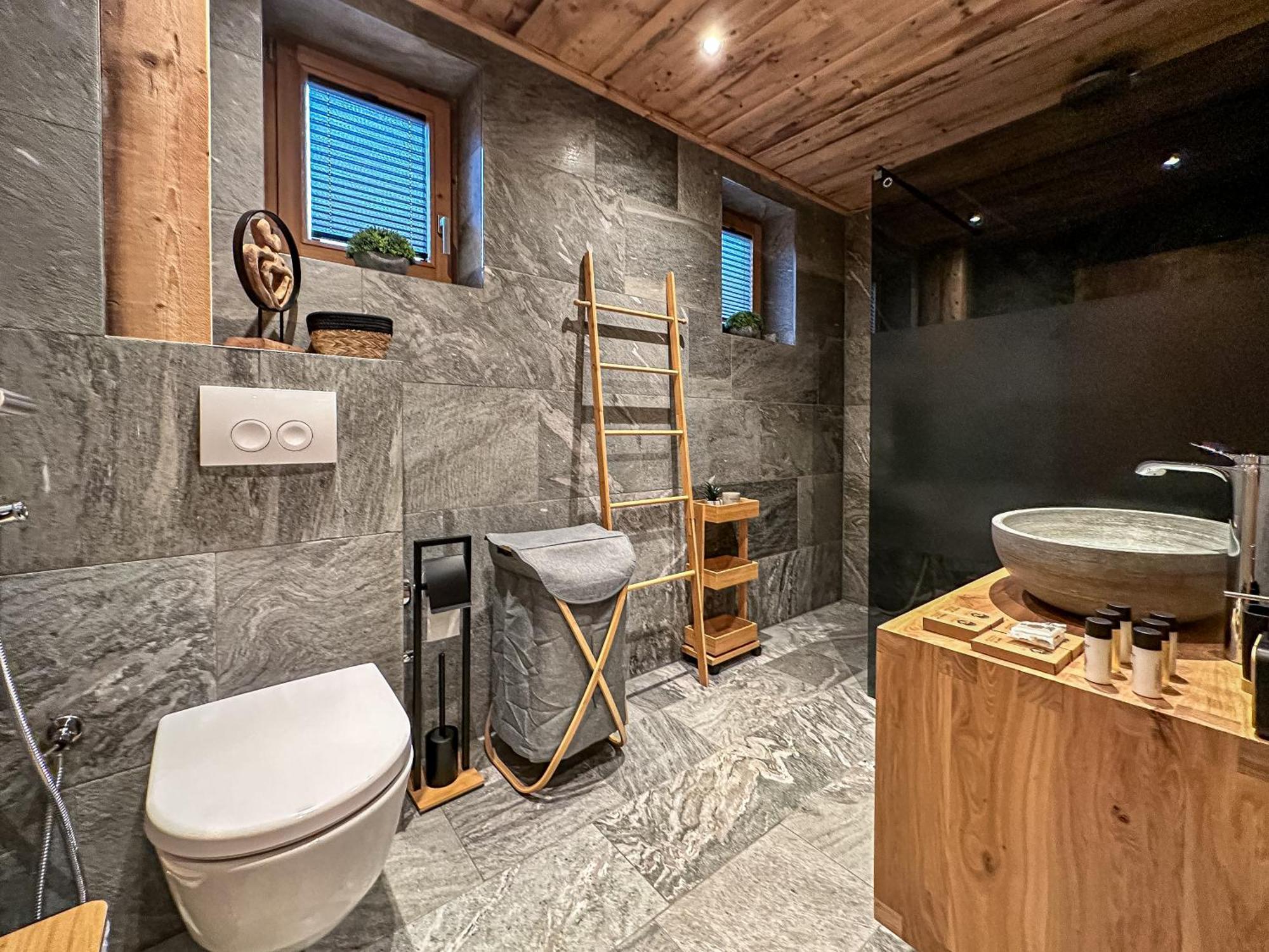 Grandview Collection Apartment คาพรูน ภายนอก รูปภาพ