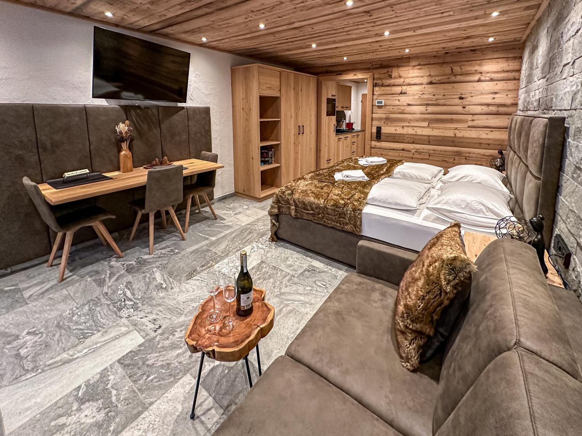 Grandview Collection Apartment คาพรูน ภายนอก รูปภาพ
